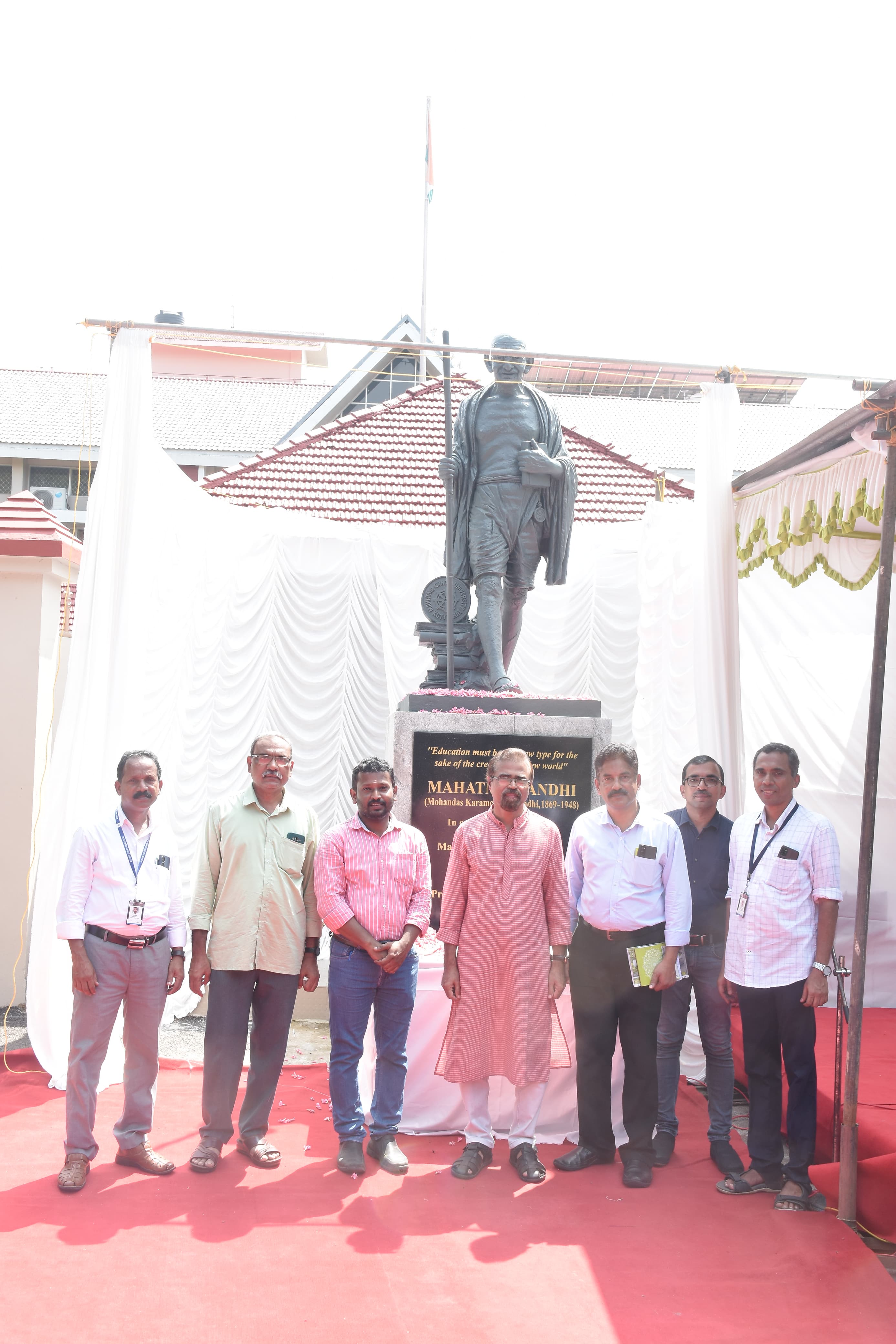 statueing